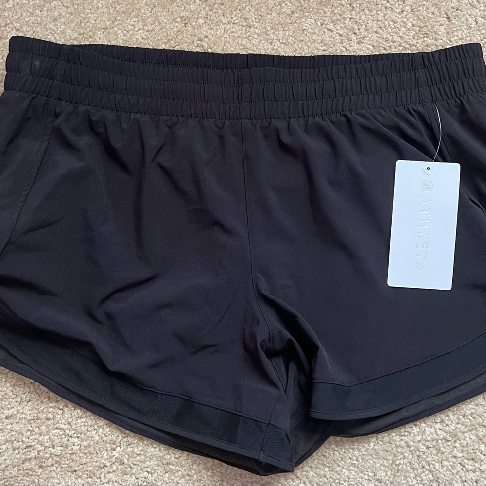 NWT Women’s Athleta Mesh Racer Run 4” Short. Size Large, Black.